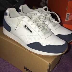 Reebok Classics Size 9. Been worn twice.